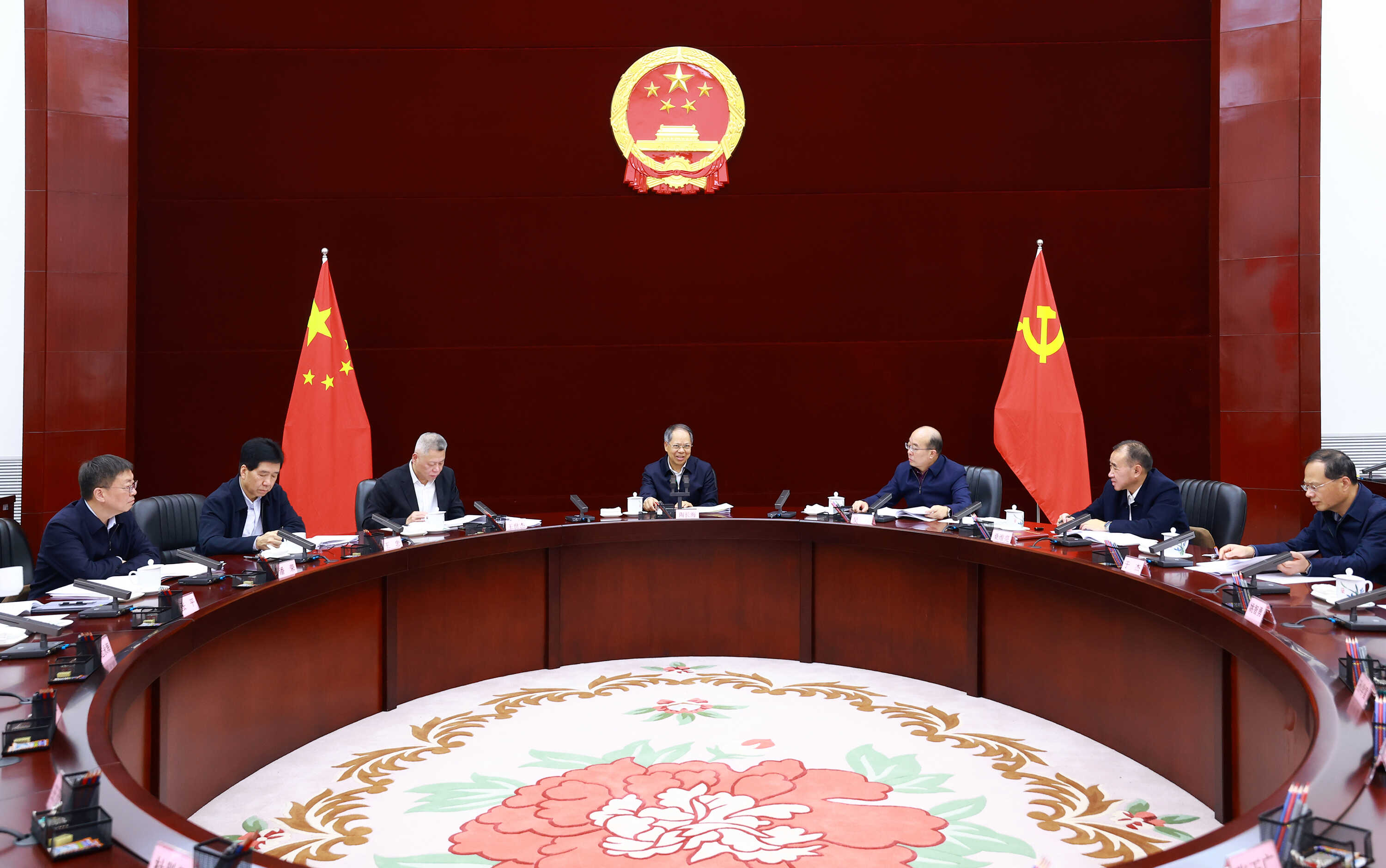 省十四届人大常委会第七十三次主任会议召开