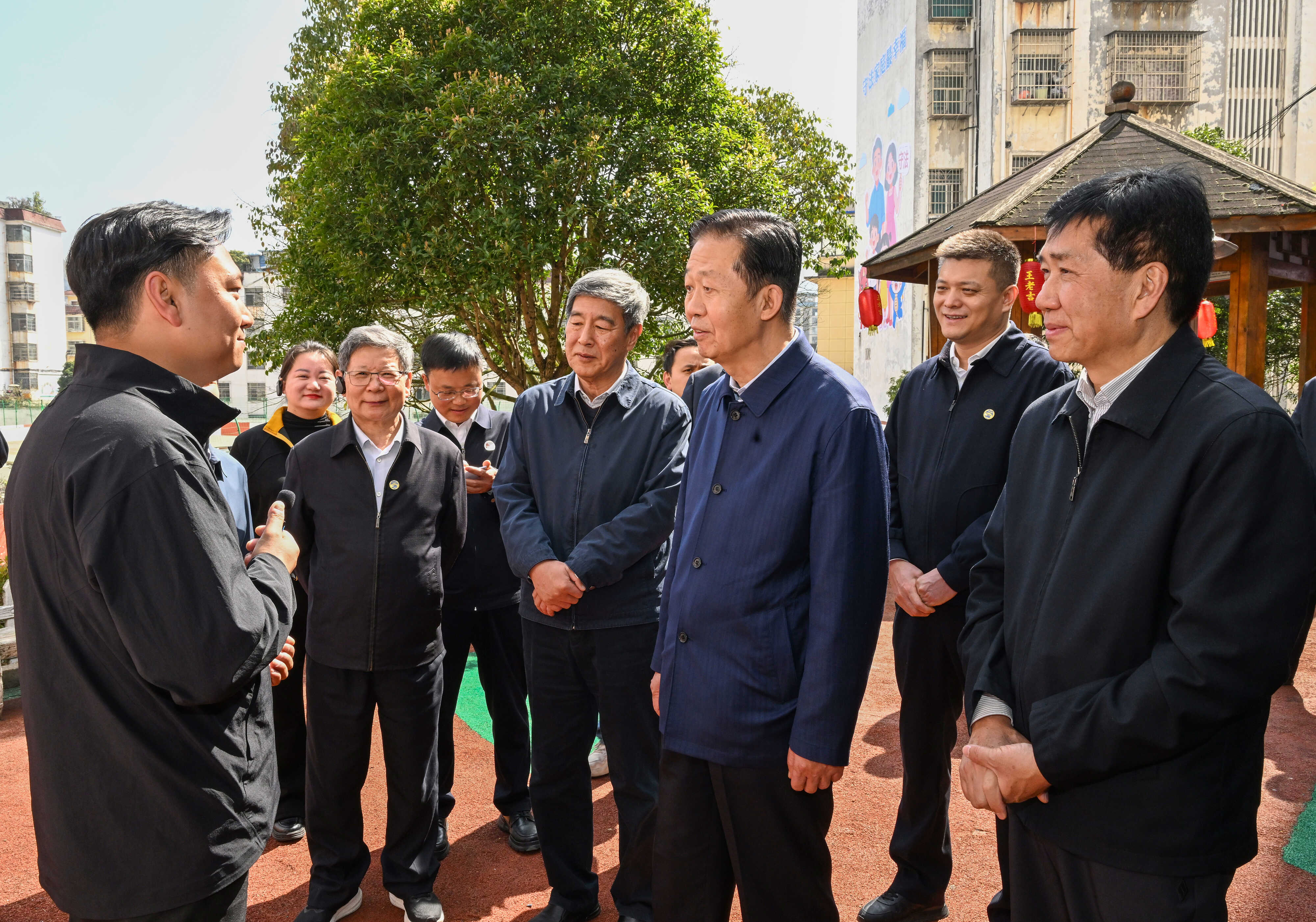 全国人大常委会副委员长肖捷来黔调研