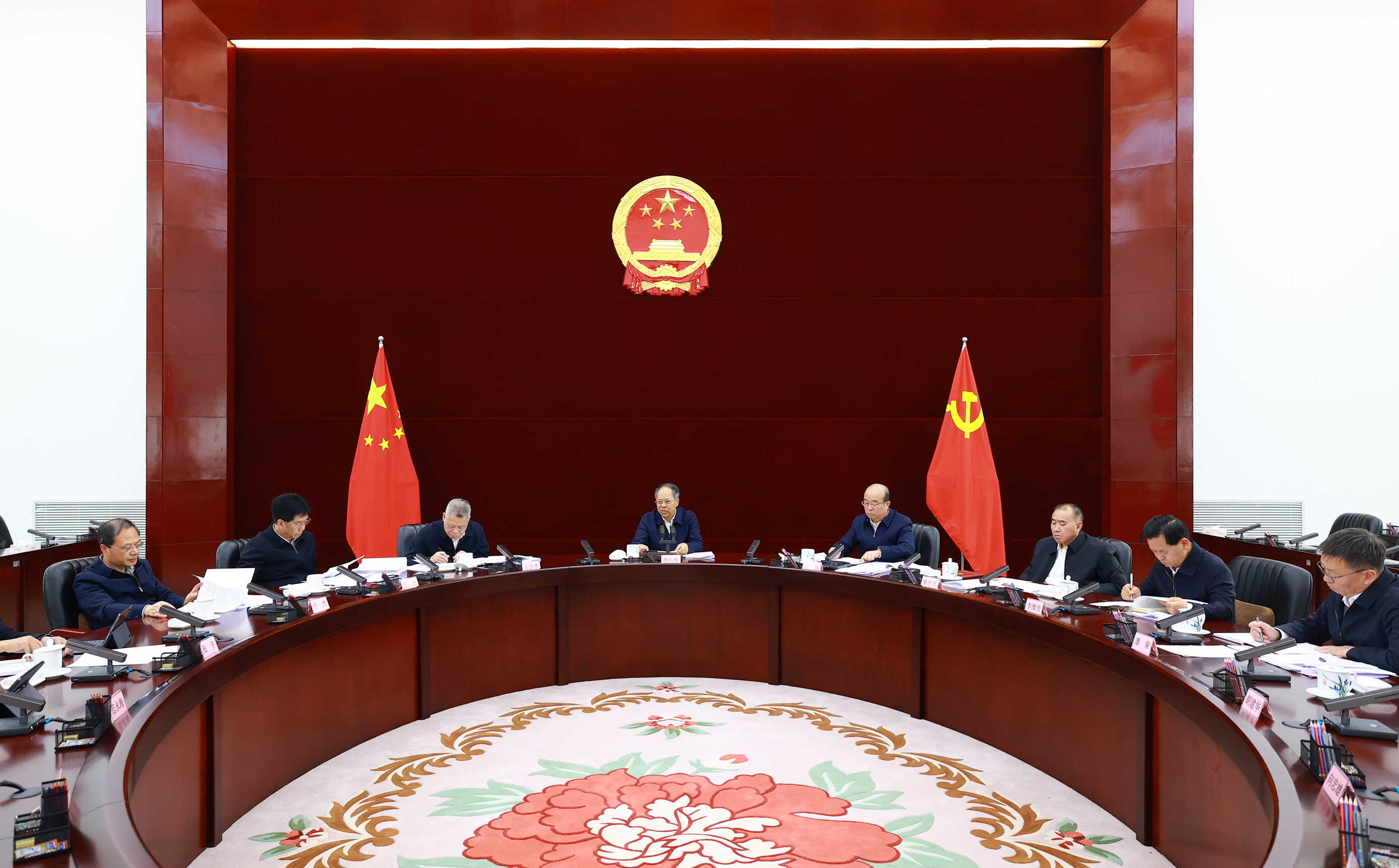 省十四届人大常委会第七十四次主任会议召开