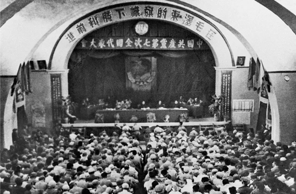 确立毛泽东核心地位的来龙去脉