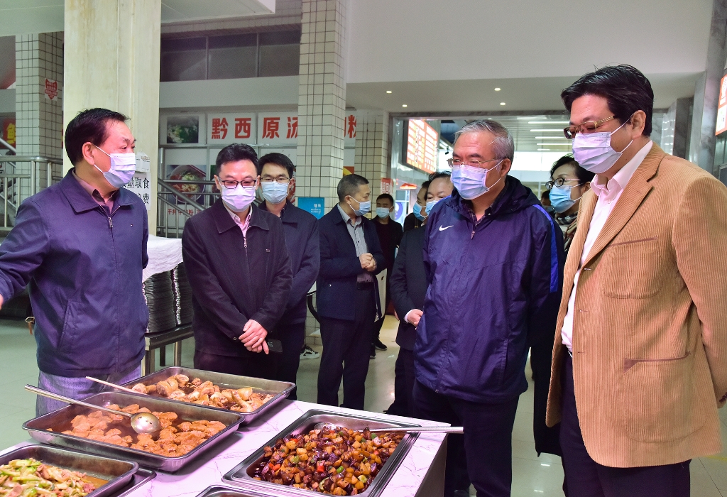 何力率执法检查组赴贵阳市开展安全生产“一法一条例”执法检查