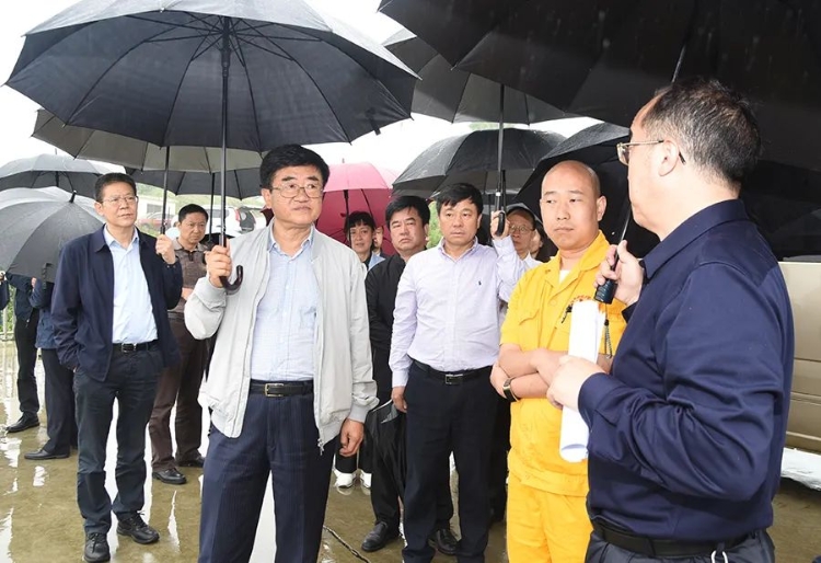 慕德贵率执法检查组赴贵阳市、遵义市开展固体废物污染环境防治法执法检查