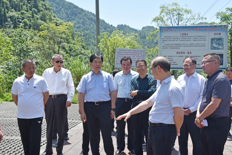 王忠率检查组赴黔东南州开展固体废物污染环境防治法执法检查并召开座谈会