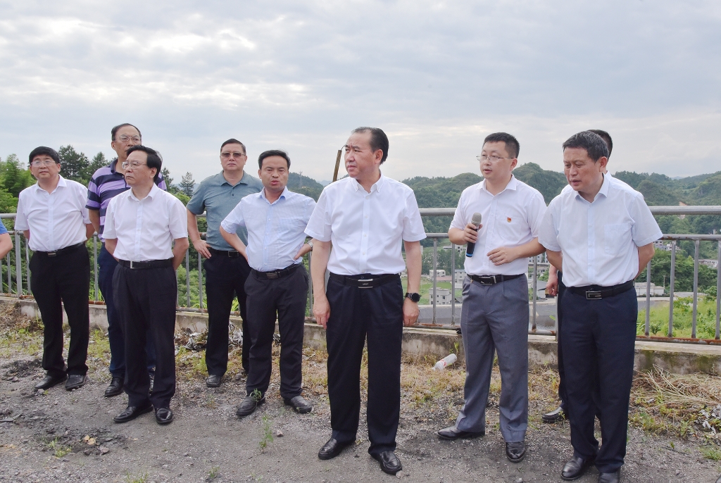 桑维亮率执法检查组赴铜仁市开展固体废物污染环境防治法执法检查