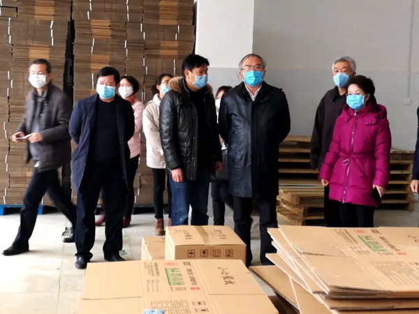 何力率队赴防疫物质生产企业调研