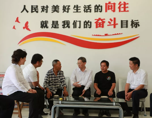 全国人大常委会副委员长、民建中央主席郝明金率队赴我省黔西县开展调研
