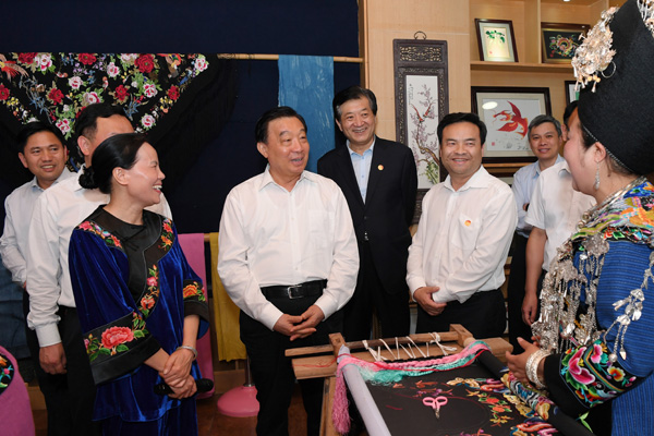 5月23日至26日，中共中央政治局委员、全国人大常委会副委员长王晨在贵州调研“脱贫攻坚，人大代表在行动”