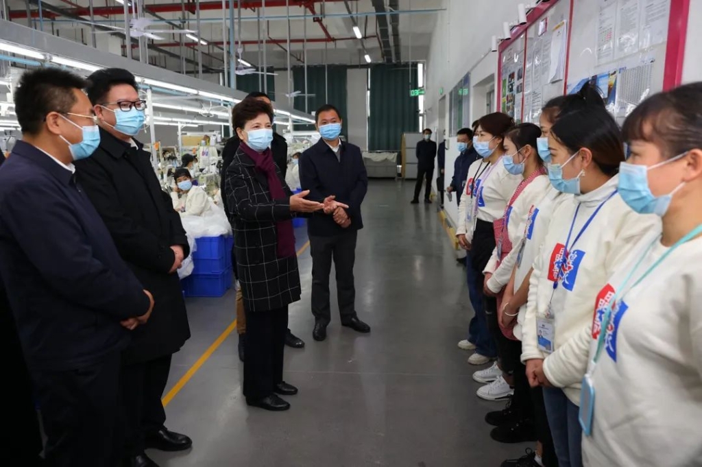 谌贻琴到毕节市宣讲党的二十大精神